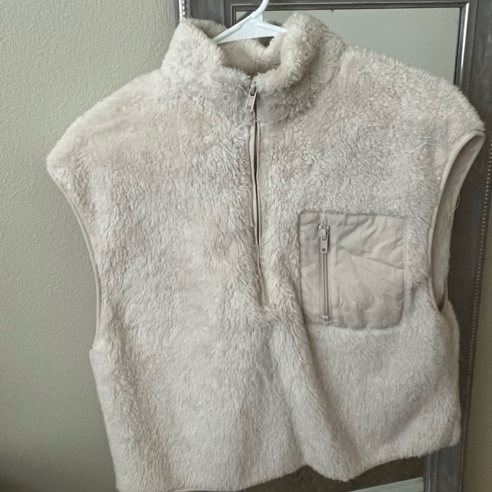 H&M Fluffy sherpa cream colored vest